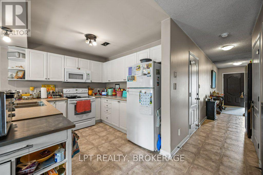 1559 CRIMSON CRESCENT - 4