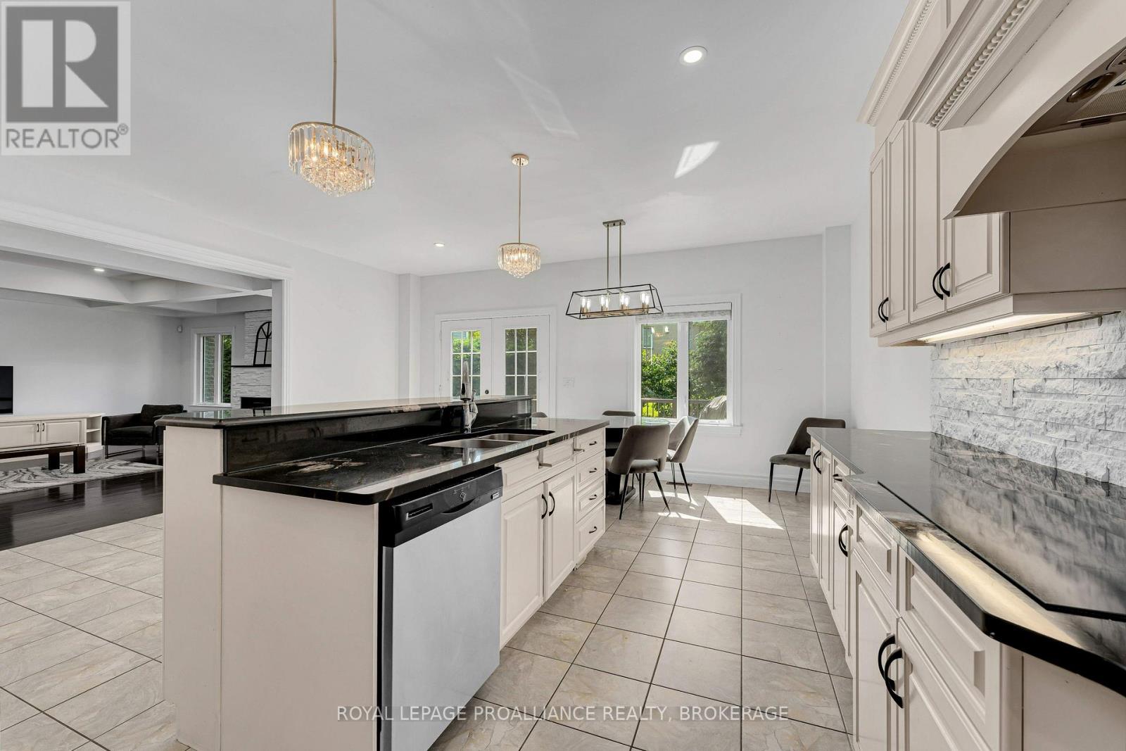 81 KENWOODS CIRCLE - 11