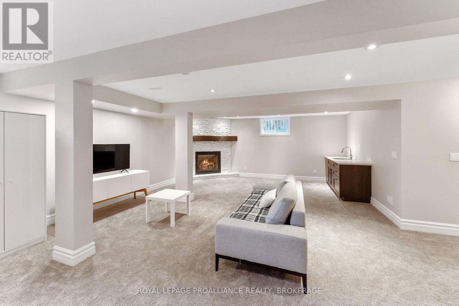 81 KENWOODS CIRCLE - 24