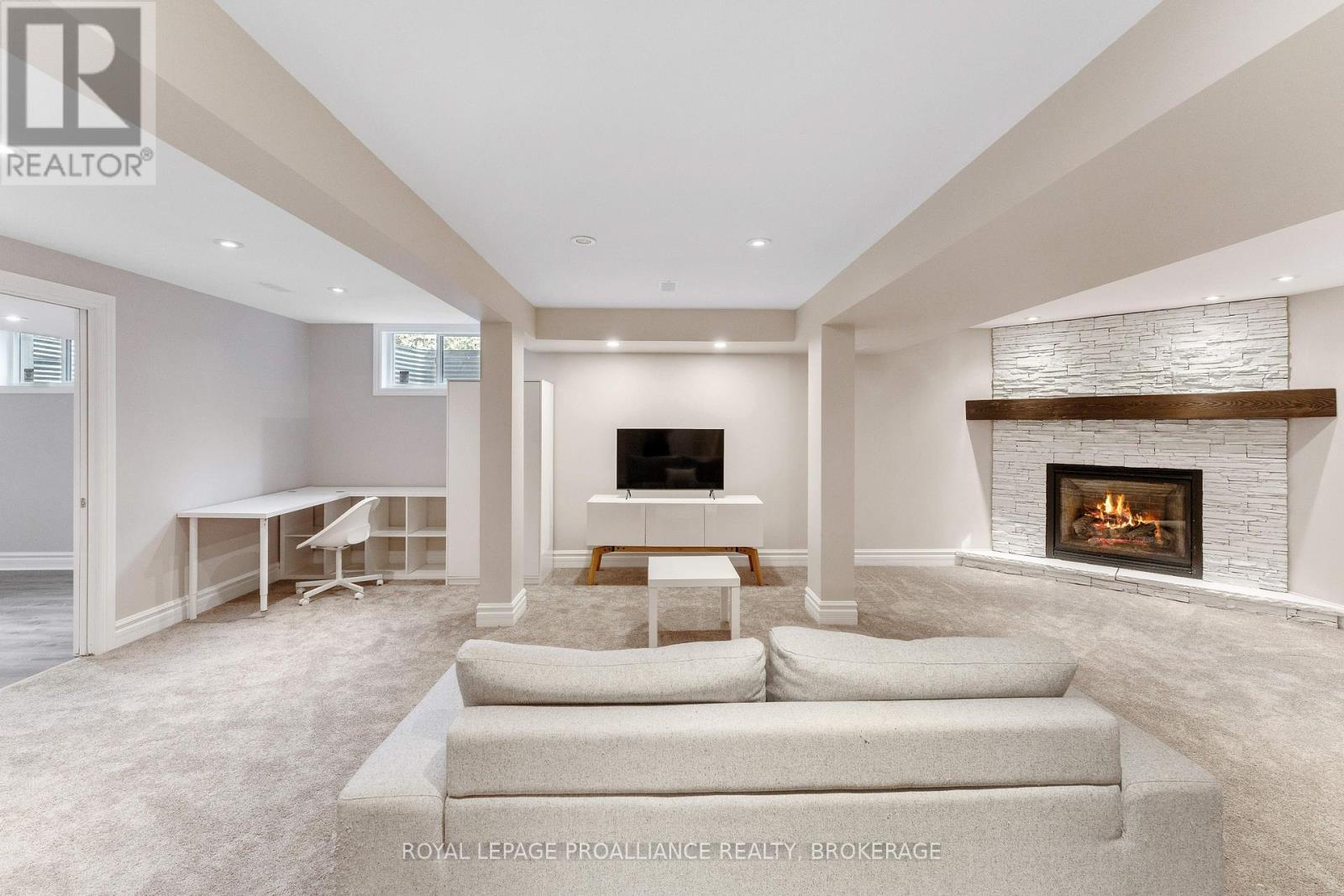81 KENWOODS CIRCLE - 25