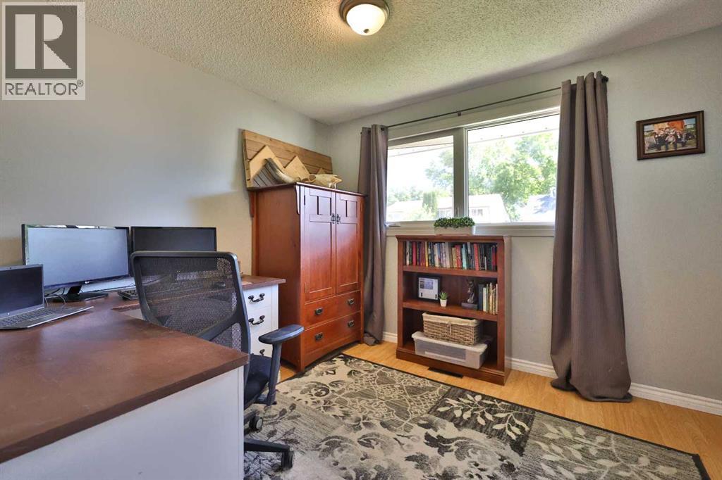 1618 St. George Road N - 18