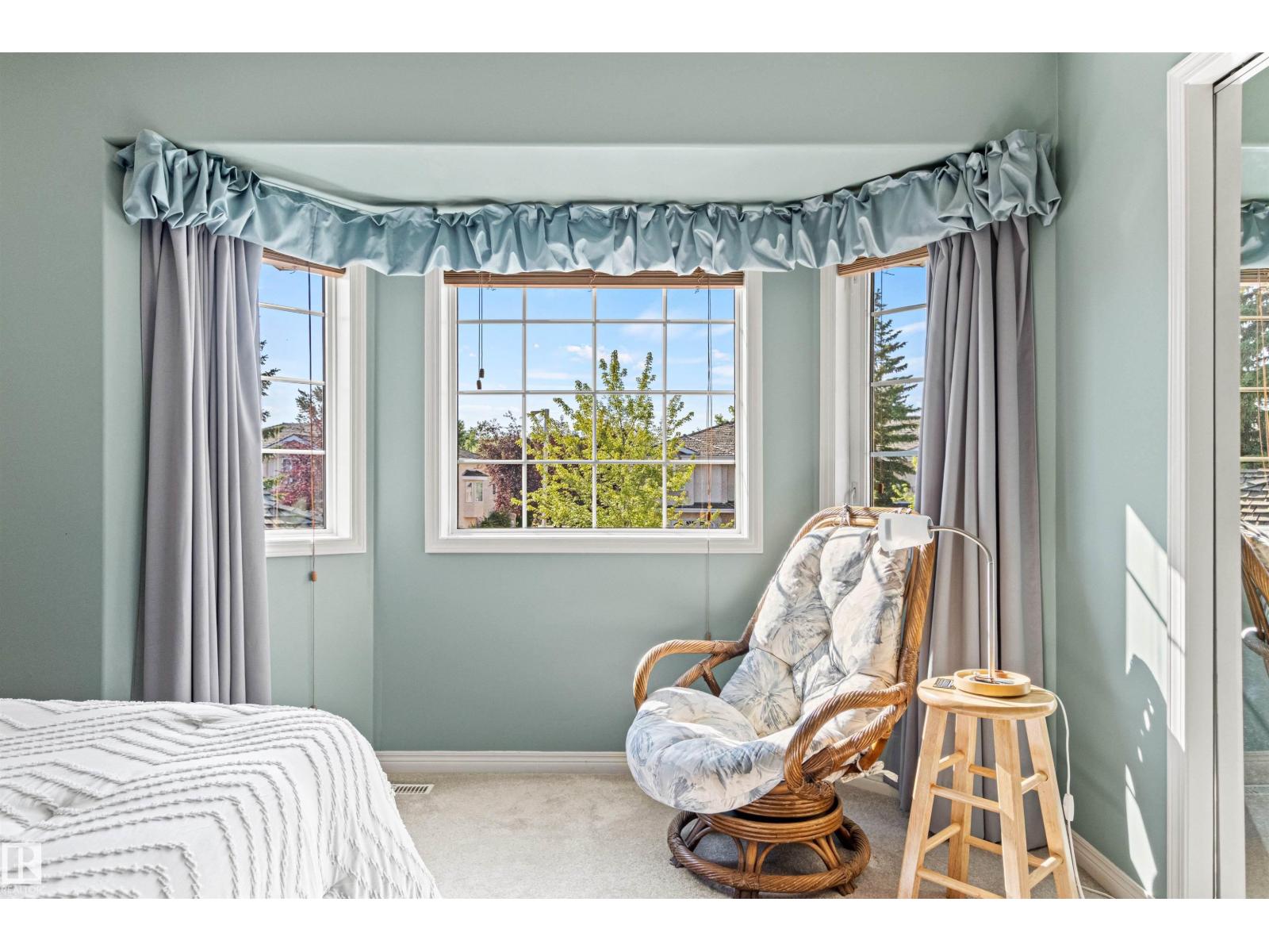 #12 64 BLACKBURN DR W SW - 20