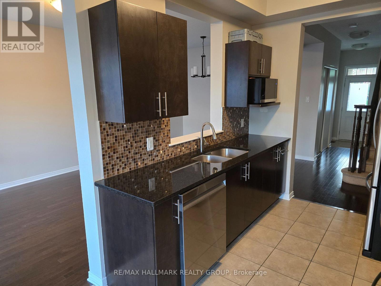 3 Bed, 3 Bath House for Rent in Ottawa – 223 LIVERY STREET, Ottawa – MLS# X13592446 - Image 13
