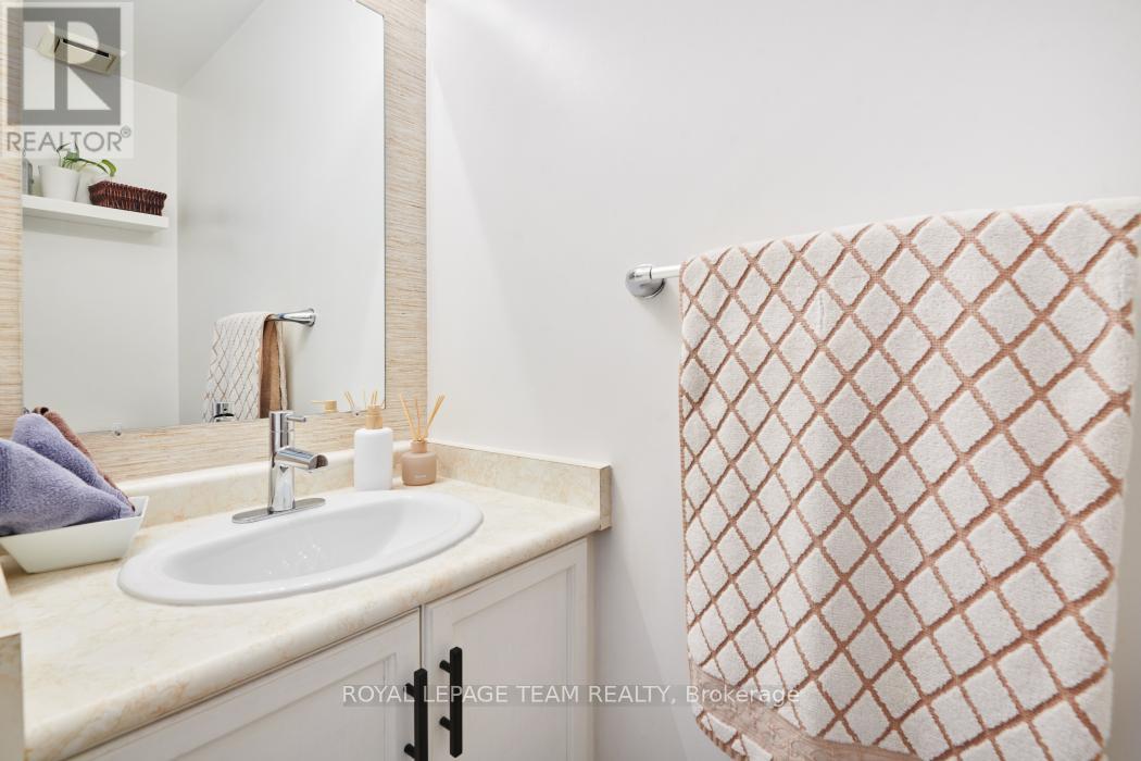 3 Bed, 2 Bath House for Rent in Ottawa – 1443 CARAVEL CRESCENT, Ottawa – MLS# X13592452 - Image 12