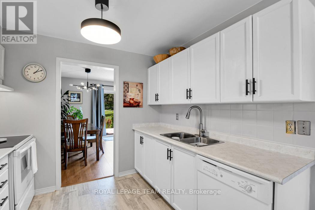 3 Bed, 2 Bath House for Rent in Ottawa – 1443 CARAVEL CRESCENT, Ottawa – MLS# X13592452 - Image 8