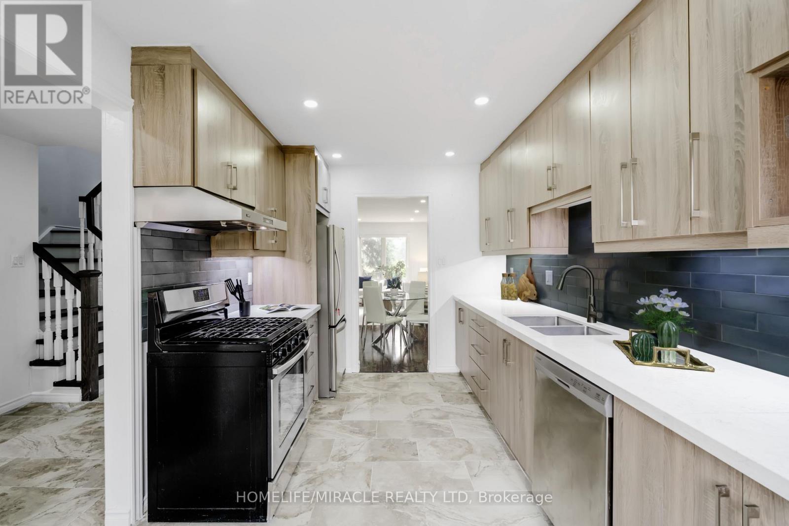 38 WHITEHAVEN DRIVE - 15