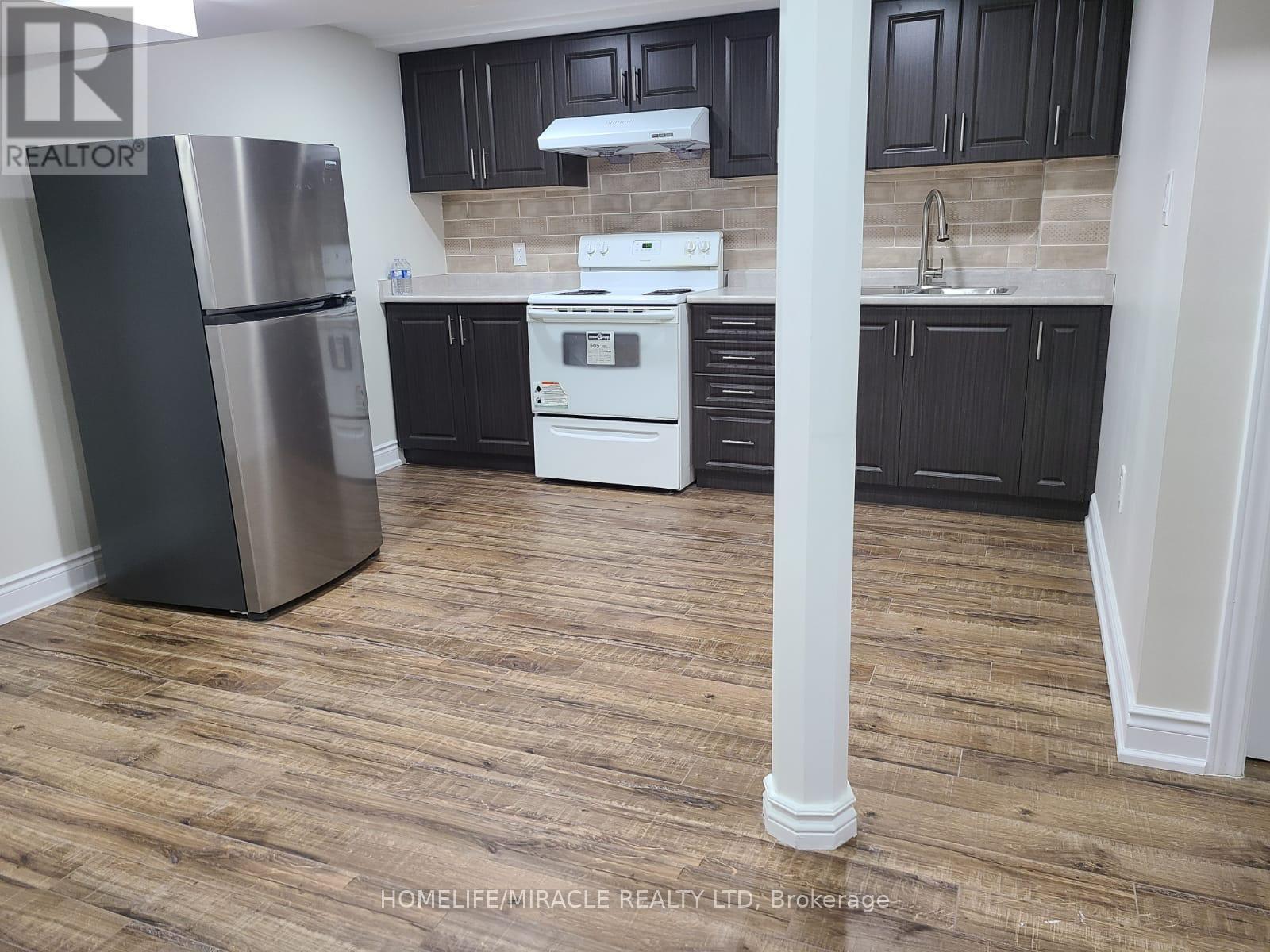38 WHITEHAVEN DRIVE - 26