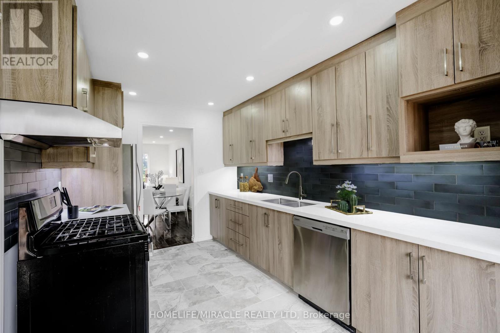 38 WHITEHAVEN DRIVE - 16