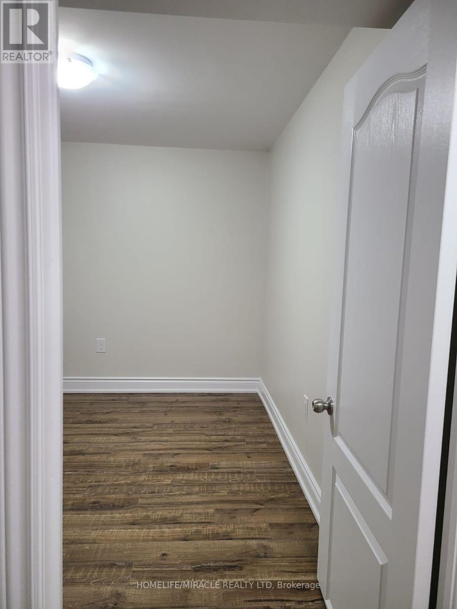 38 WHITEHAVEN DRIVE - 32