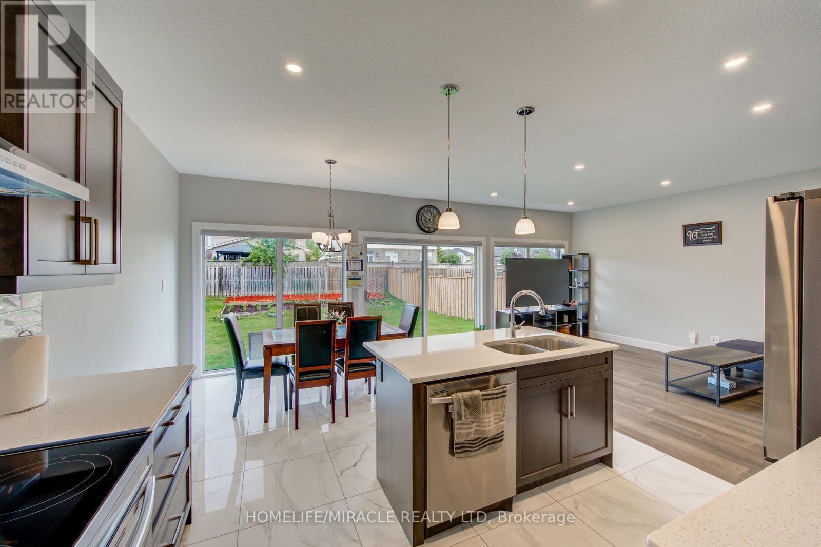 2206 SOUTHPORT CRESCENT - 16
