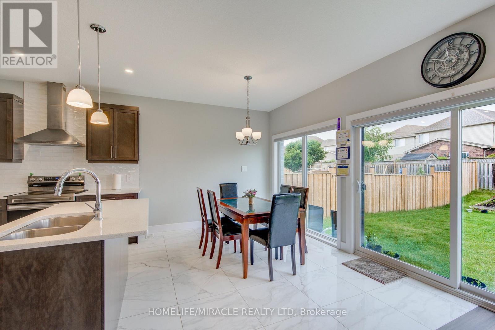 2206 SOUTHPORT CRESCENT - 13