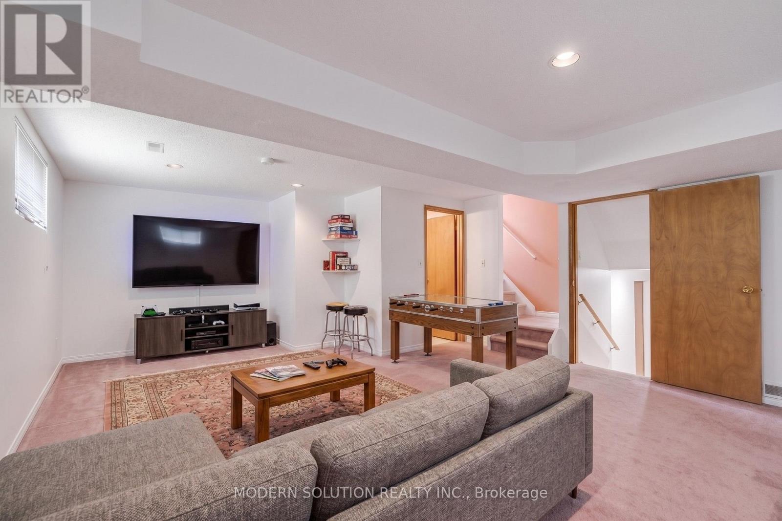 108 FASSETT COURT - 26
