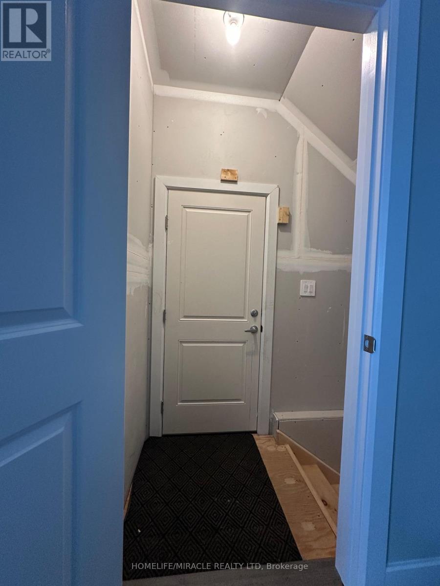 2206 SOUTHPORT CRESCENT - 40