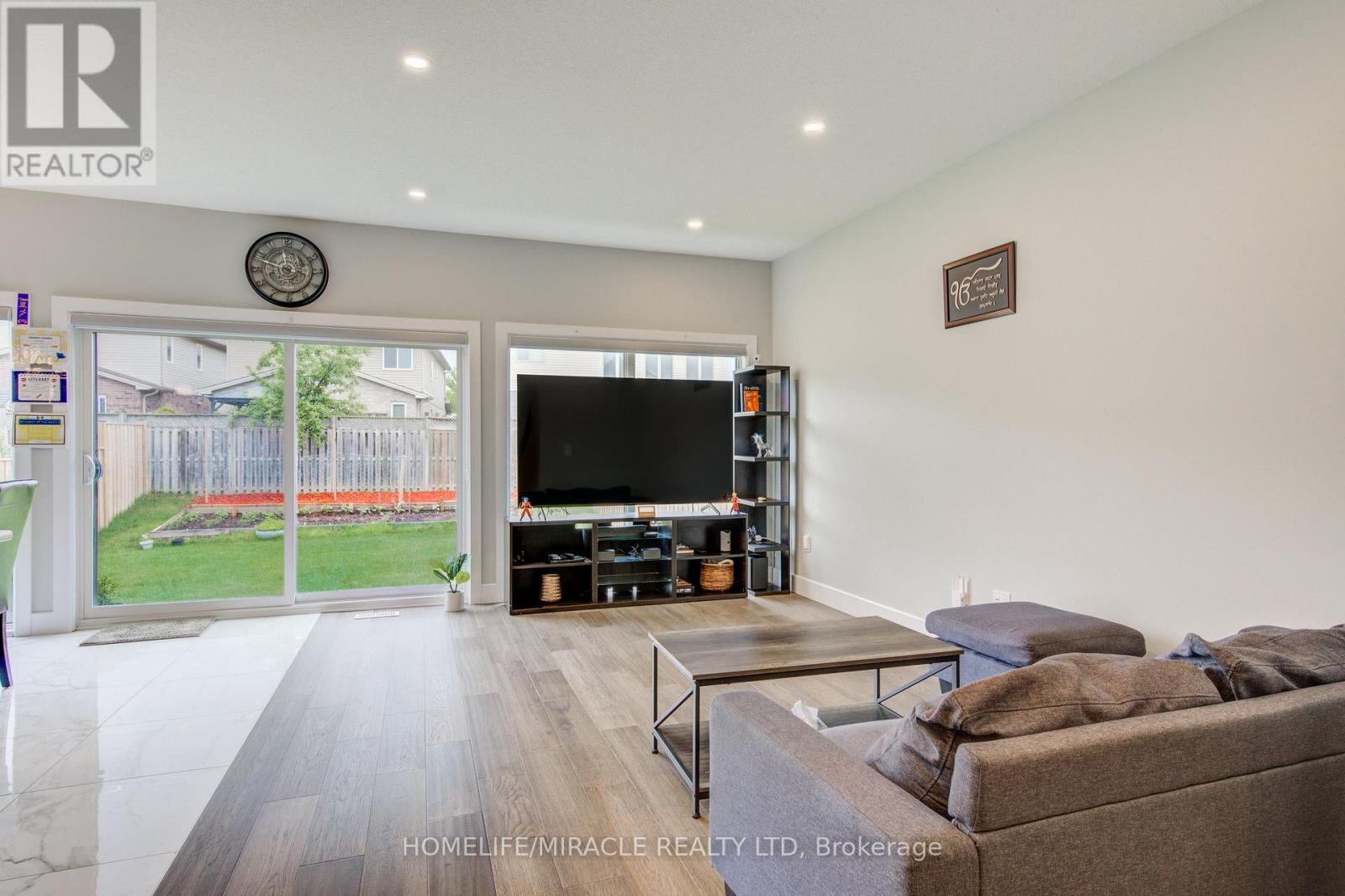 2206 SOUTHPORT CRESCENT - 9