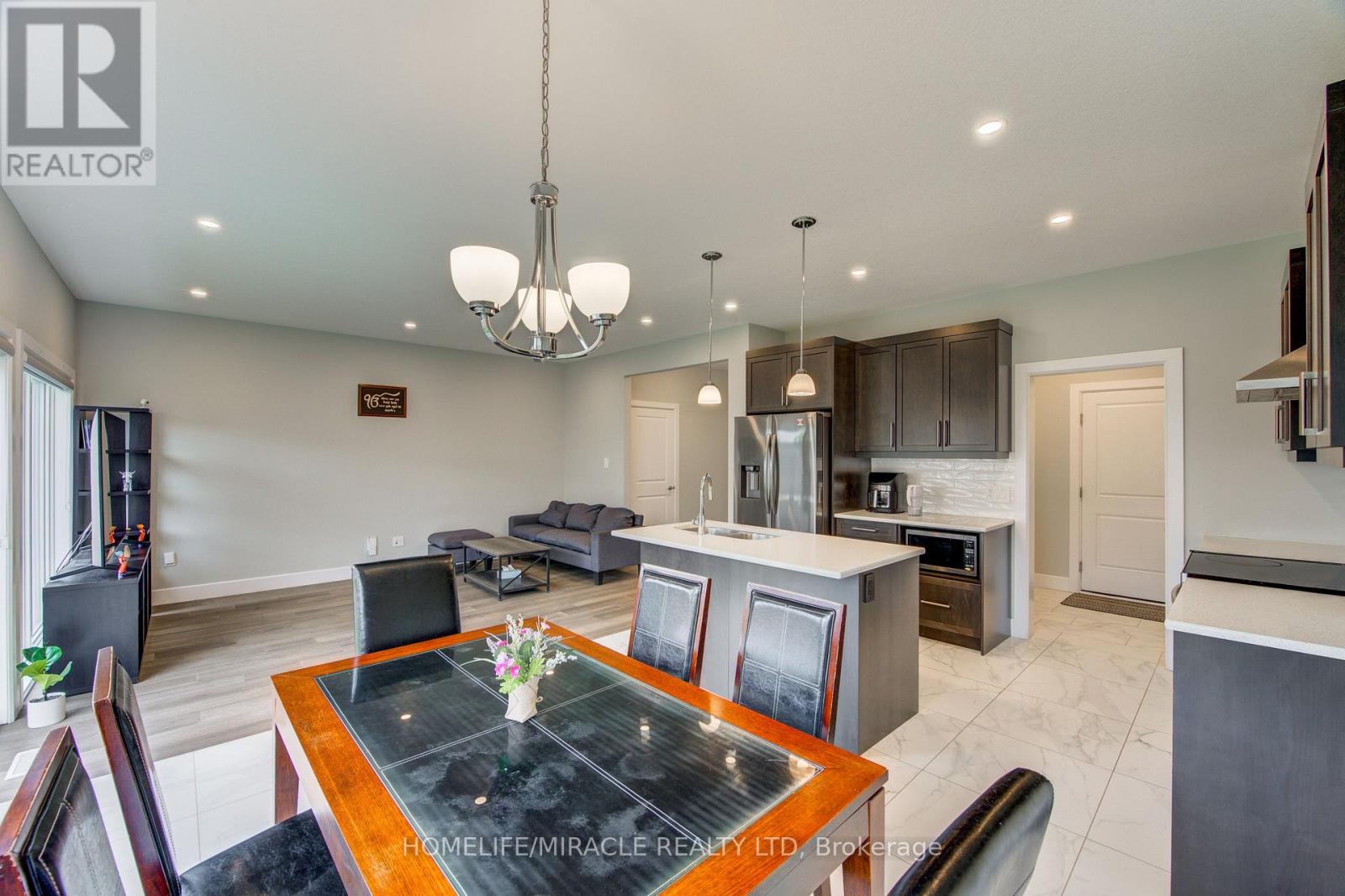 2206 SOUTHPORT CRESCENT - 14