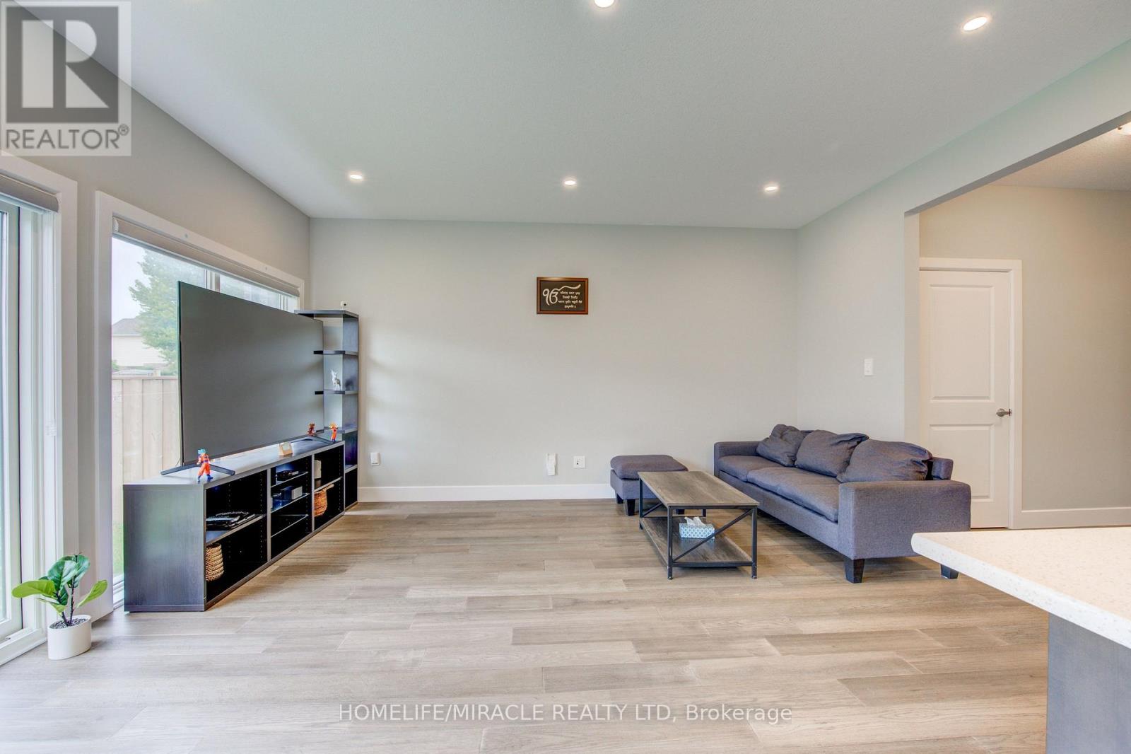 2206 SOUTHPORT CRESCENT - 10