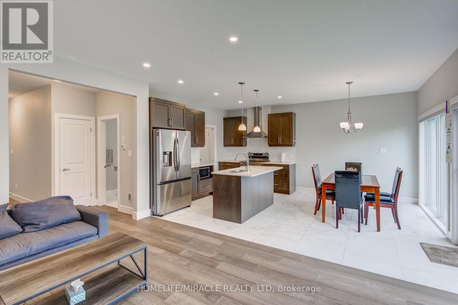 2206 SOUTHPORT CRESCENT - 11