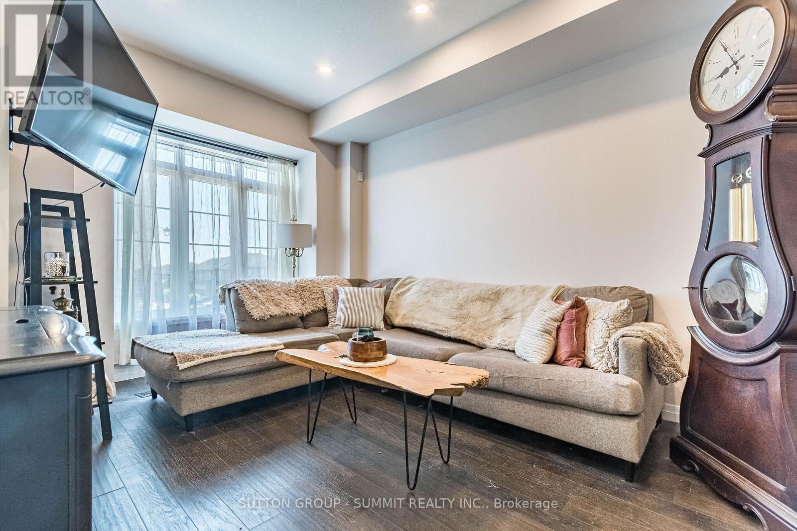 25 SOHO STREET - 12