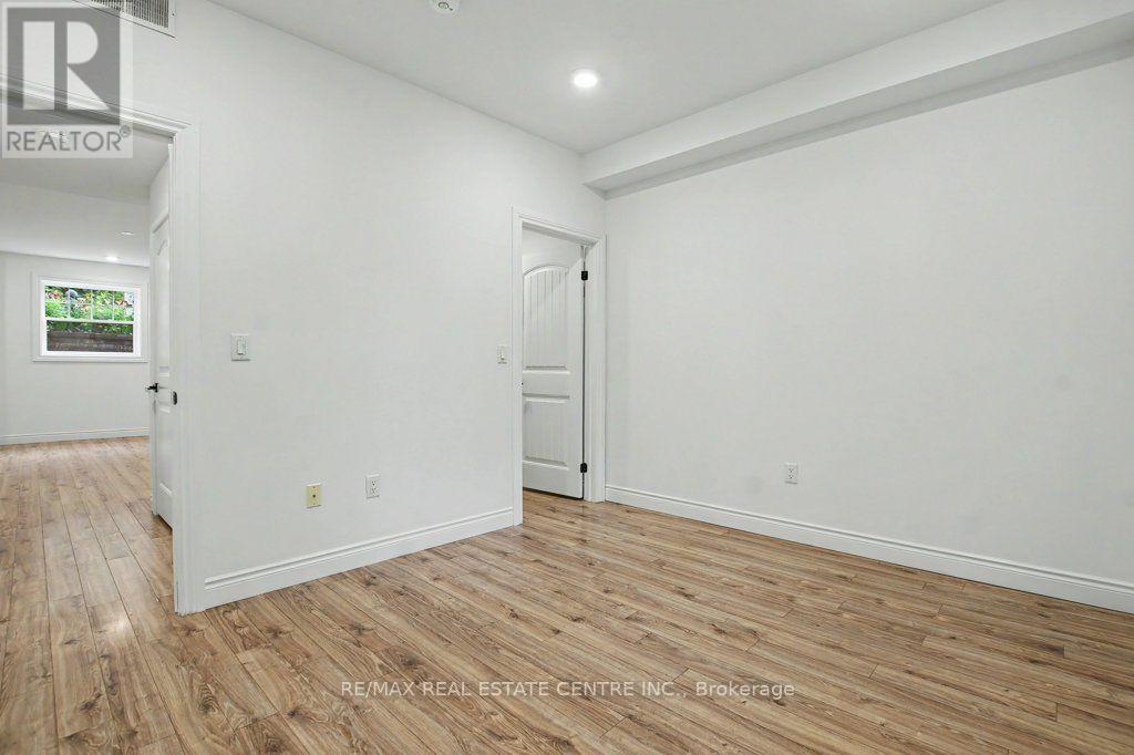#B105 112 UNION STREET E - 14