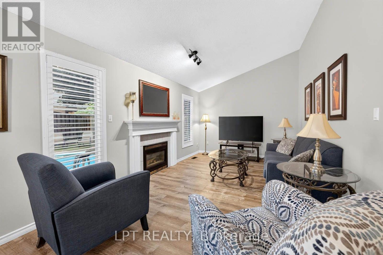 43 LIAM DRIVE - 21