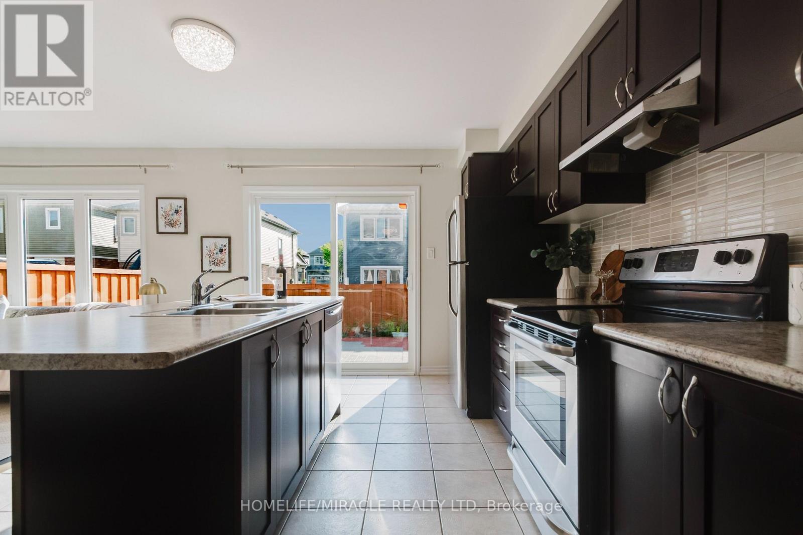 13 ARBOURVIEW CRESCENT - Image 12