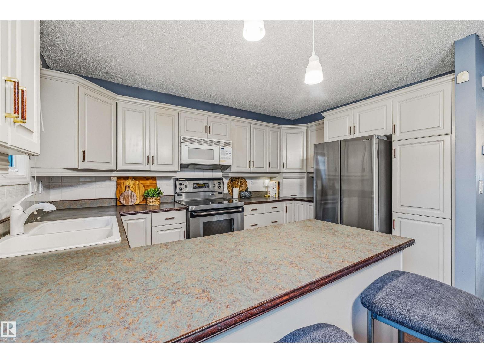 15915 112 ST NW - 12