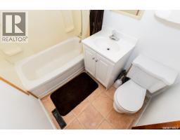 402 Grand Avenue, Luseland, SK S0L2A0 Photo 34
