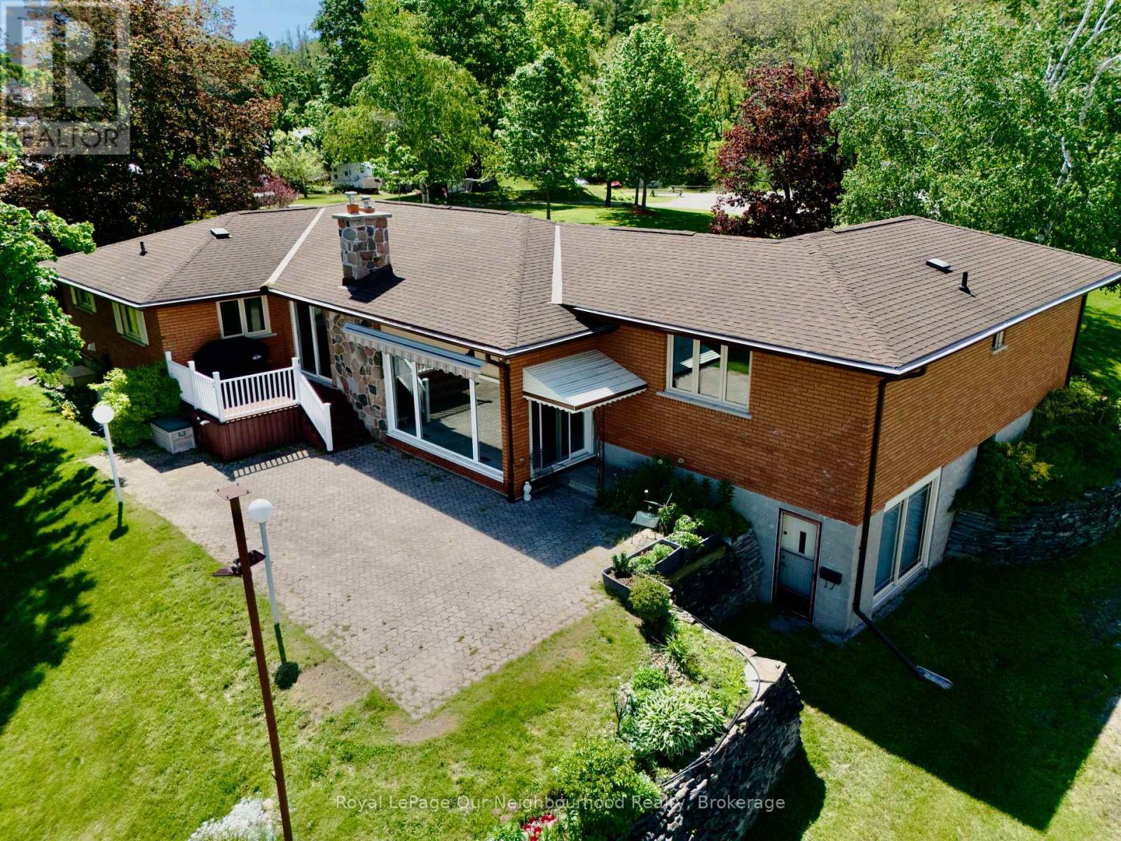 18 ROSECLIFF COURT - 1