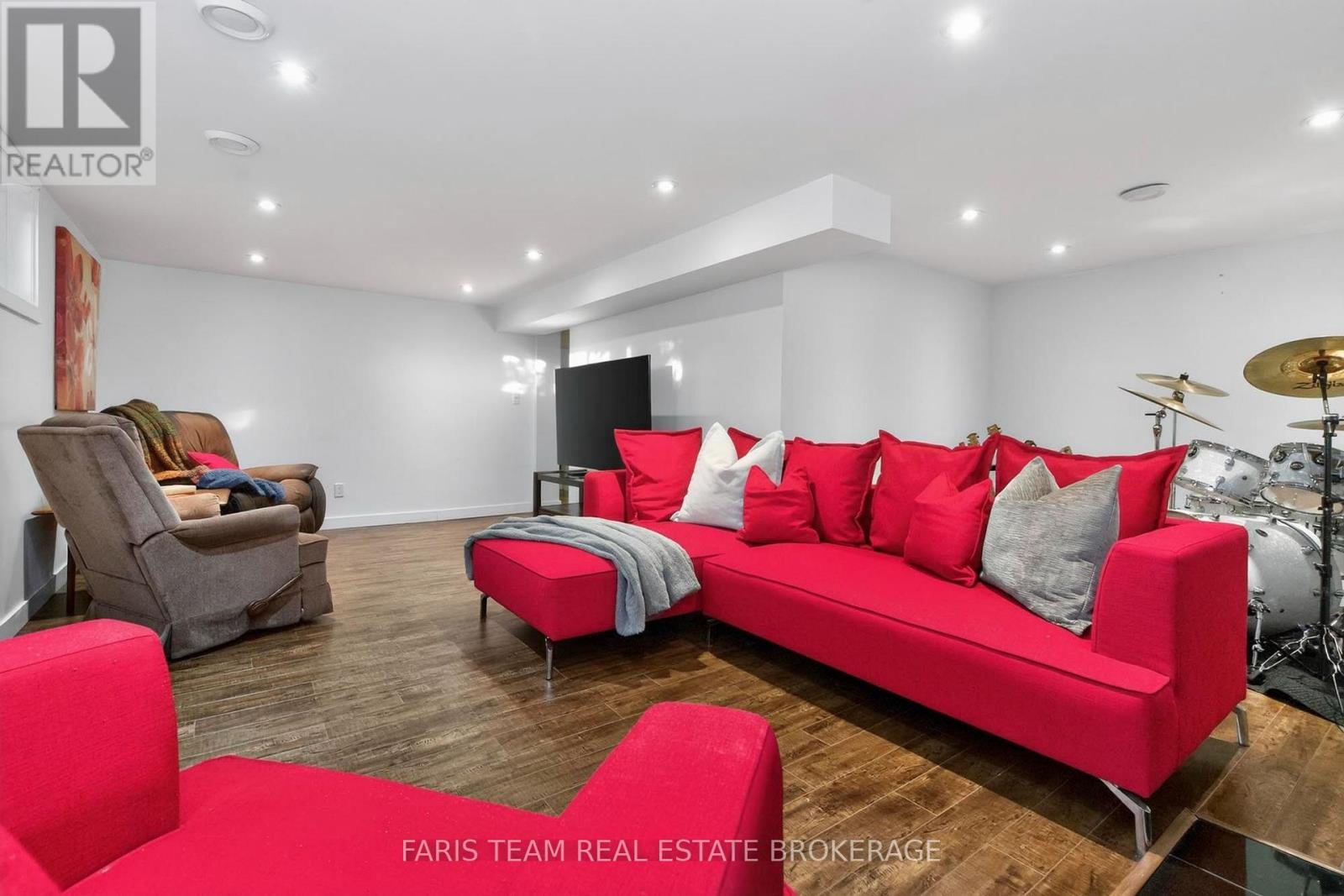 44 JEFFERY STREET - 27