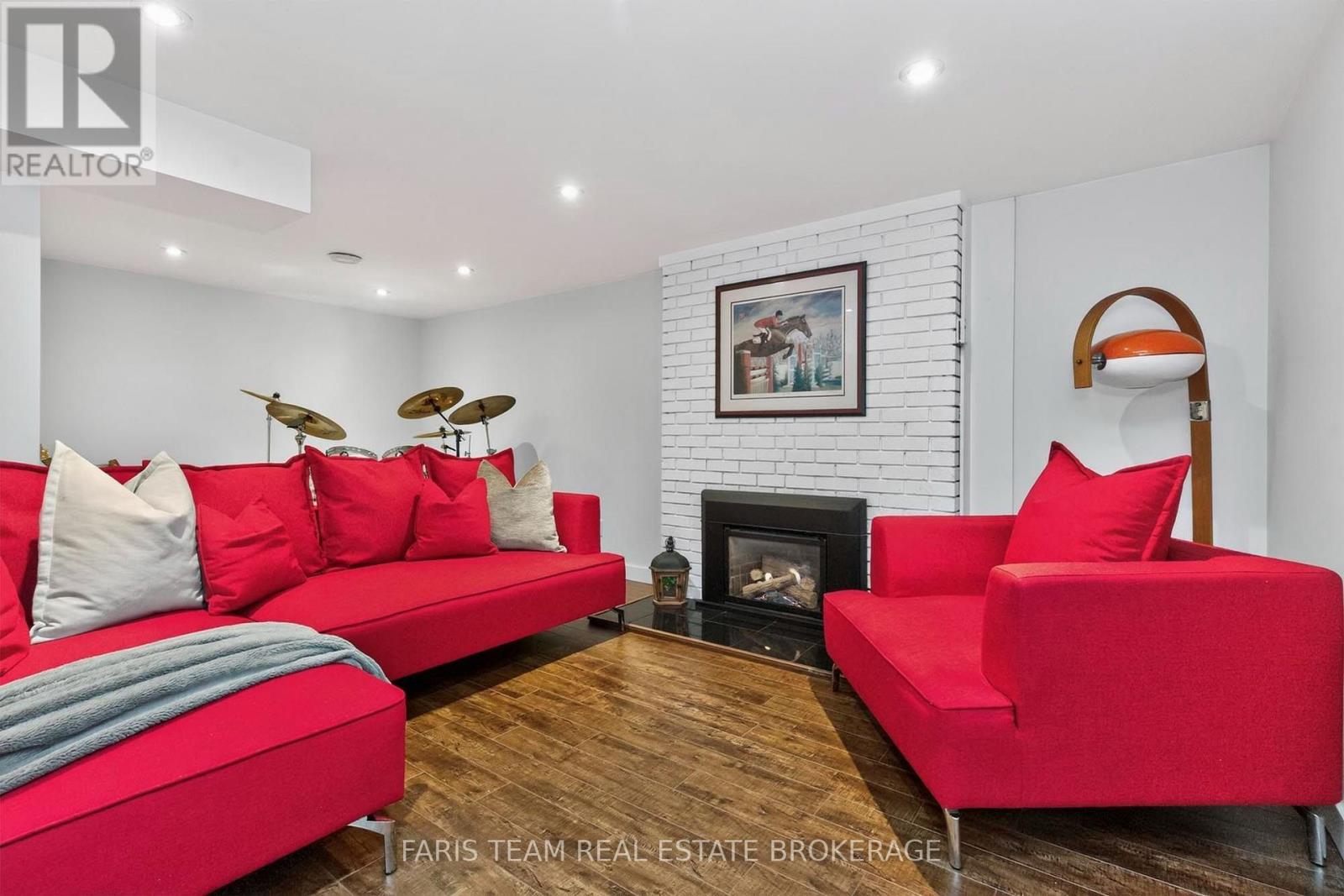 44 JEFFERY STREET - 26