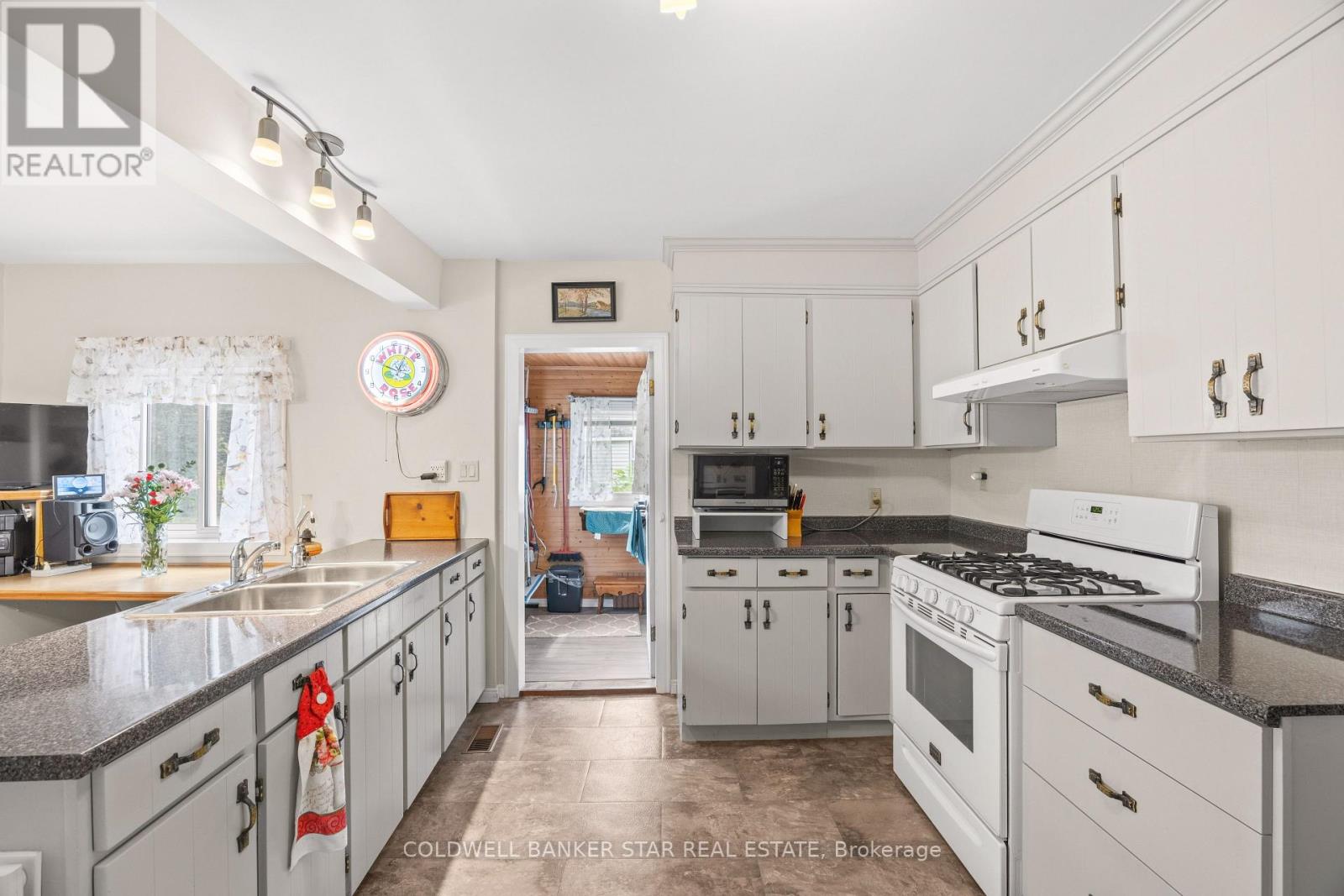923272 ROAD 92 ROAD - 12