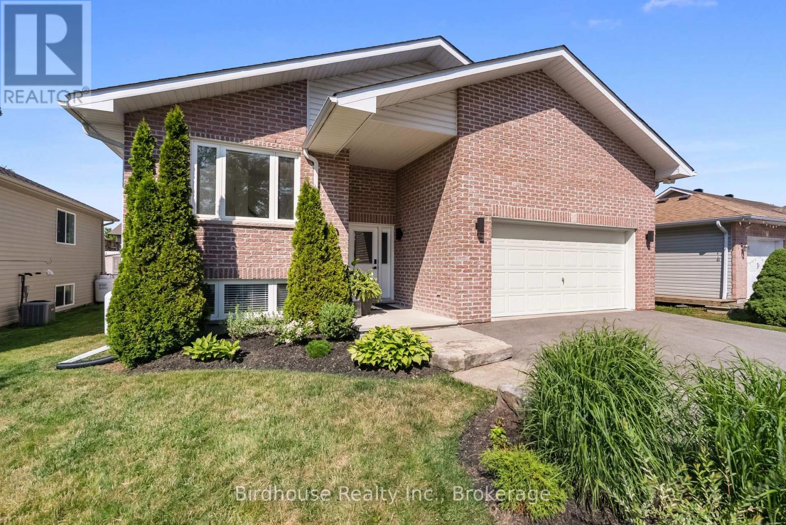 50 BIRCH CRESCENT - 2