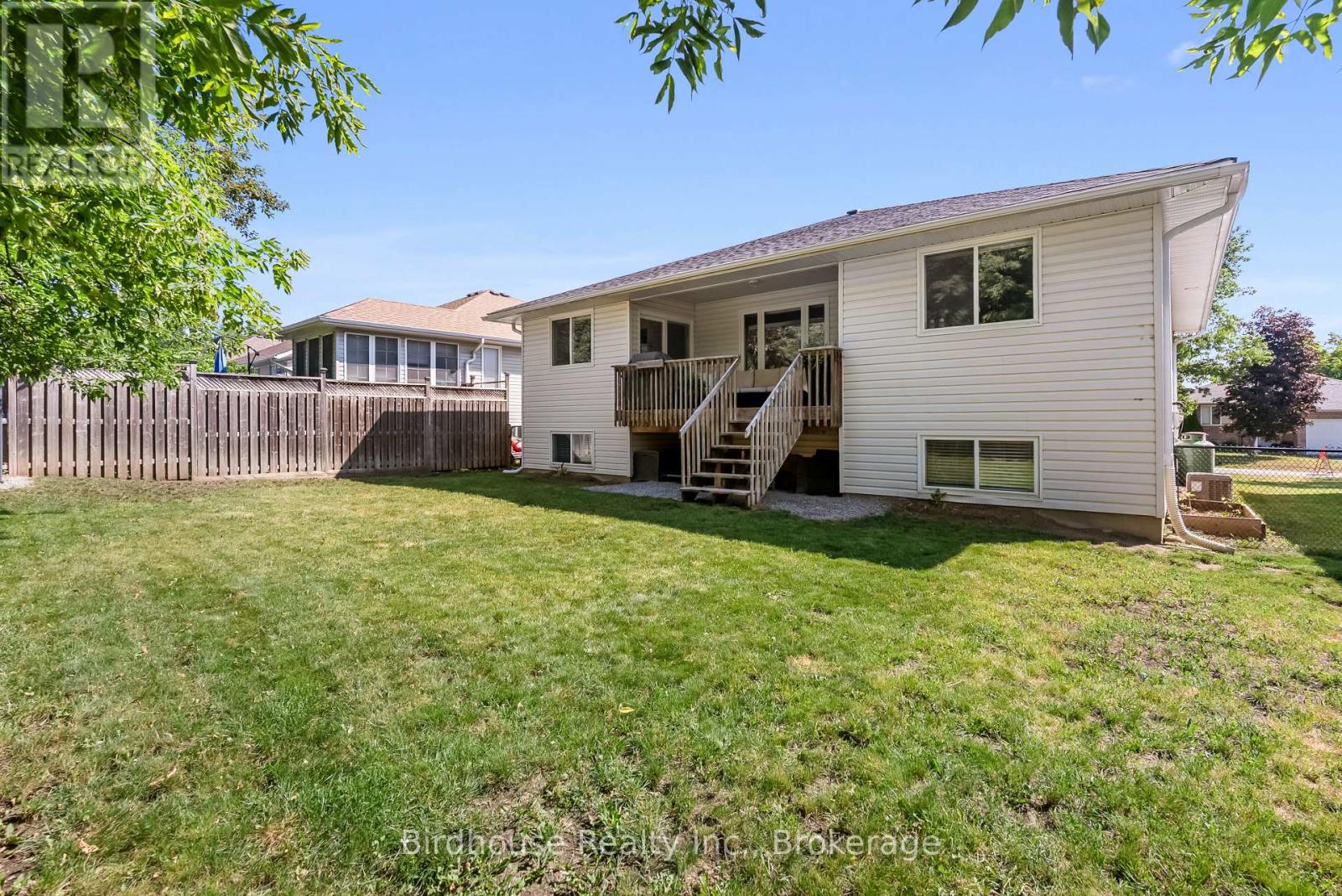 50 BIRCH CRESCENT - 32