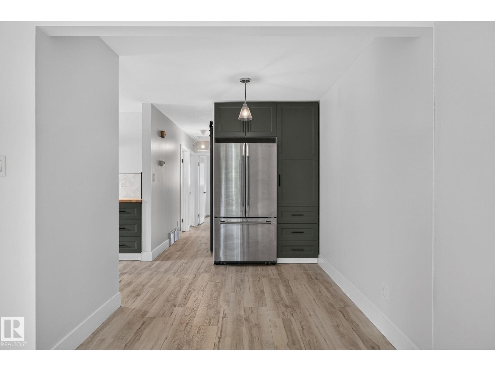 9258 91 ST NW - 8