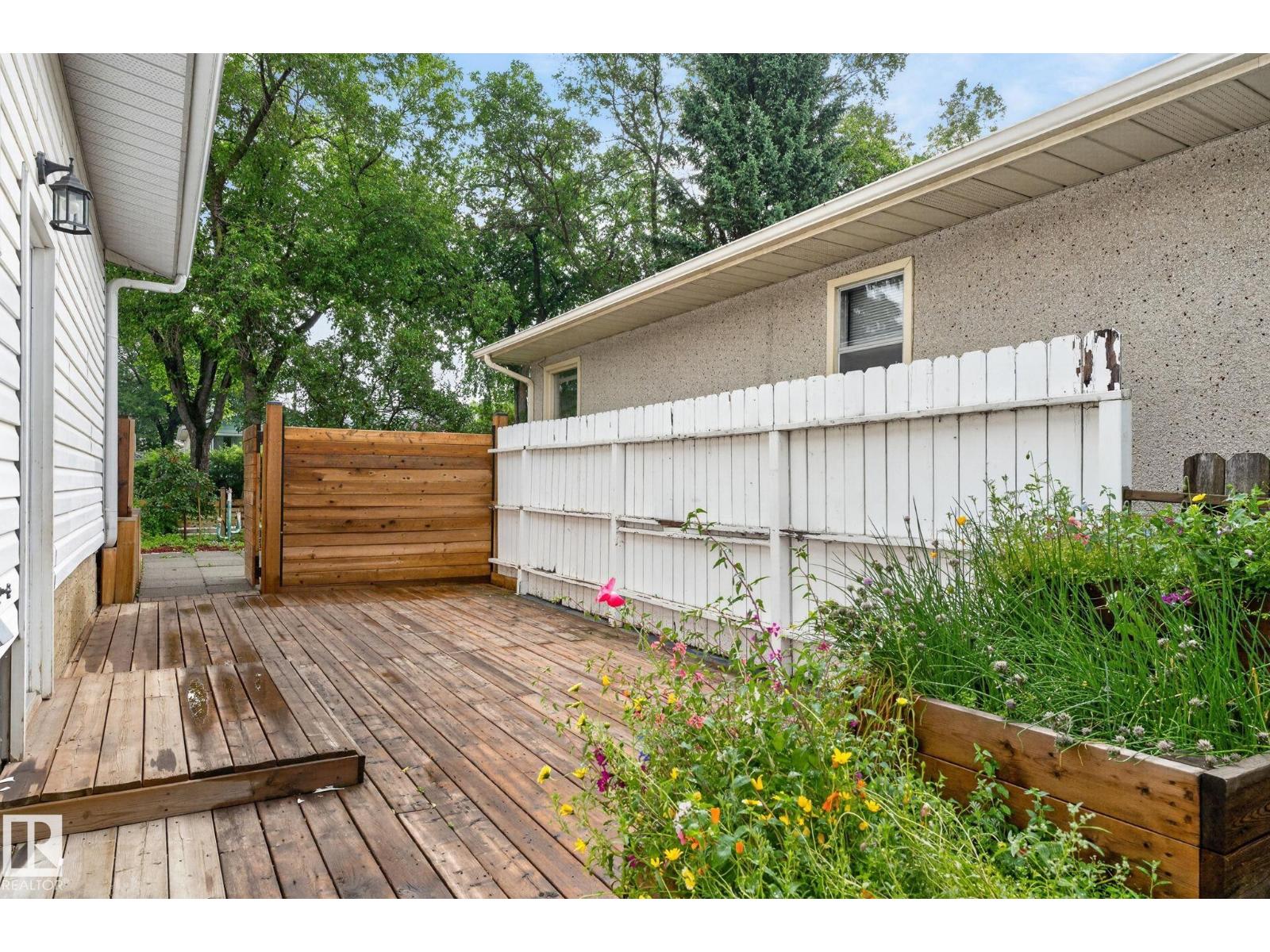 9258 91 ST NW - 53