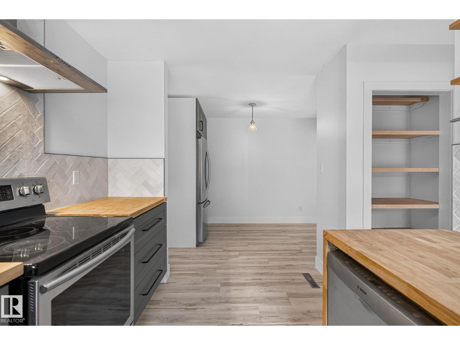 9258 91 ST NW - 9