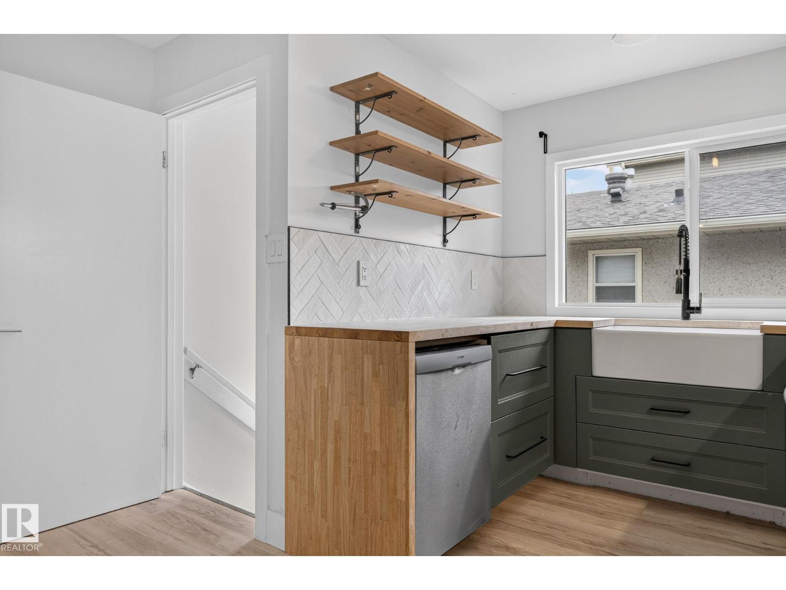 9258 91 ST NW - 11