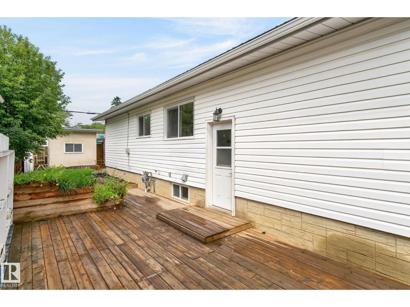 9258 91 ST NW - 52
