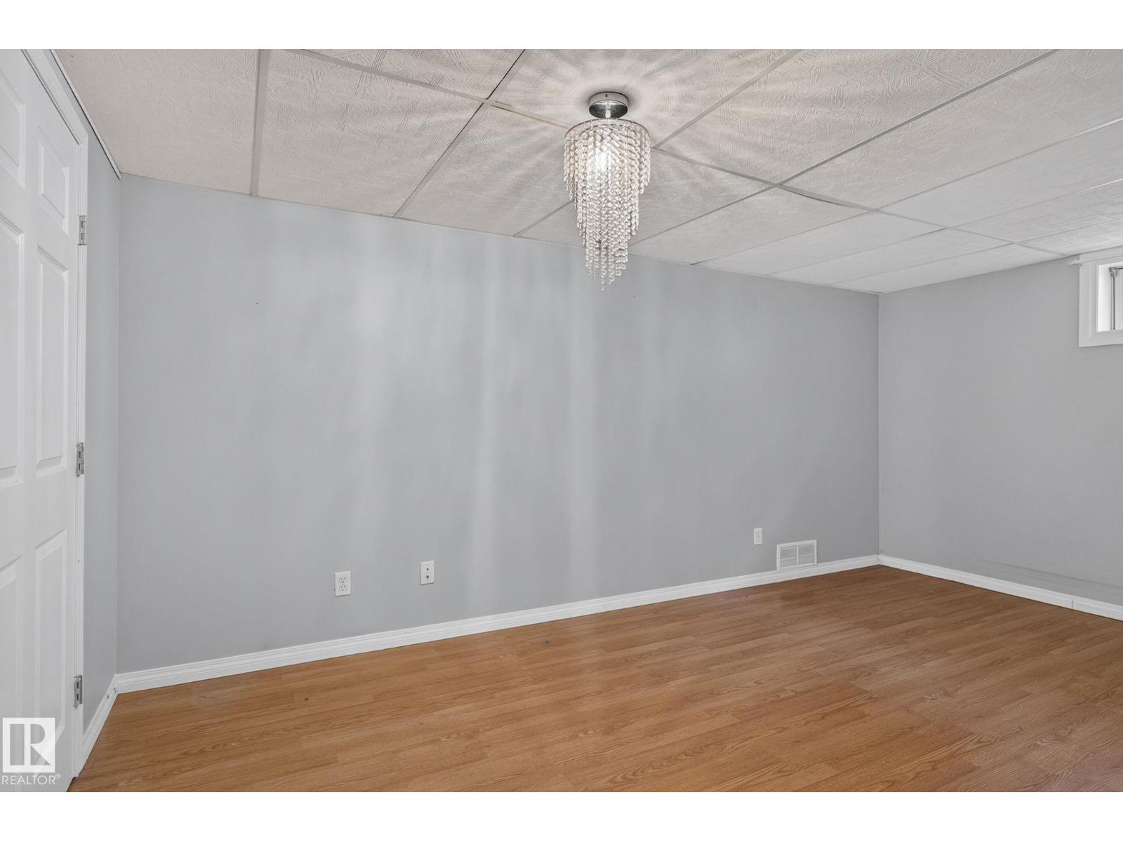 9258 91 ST NW - 40