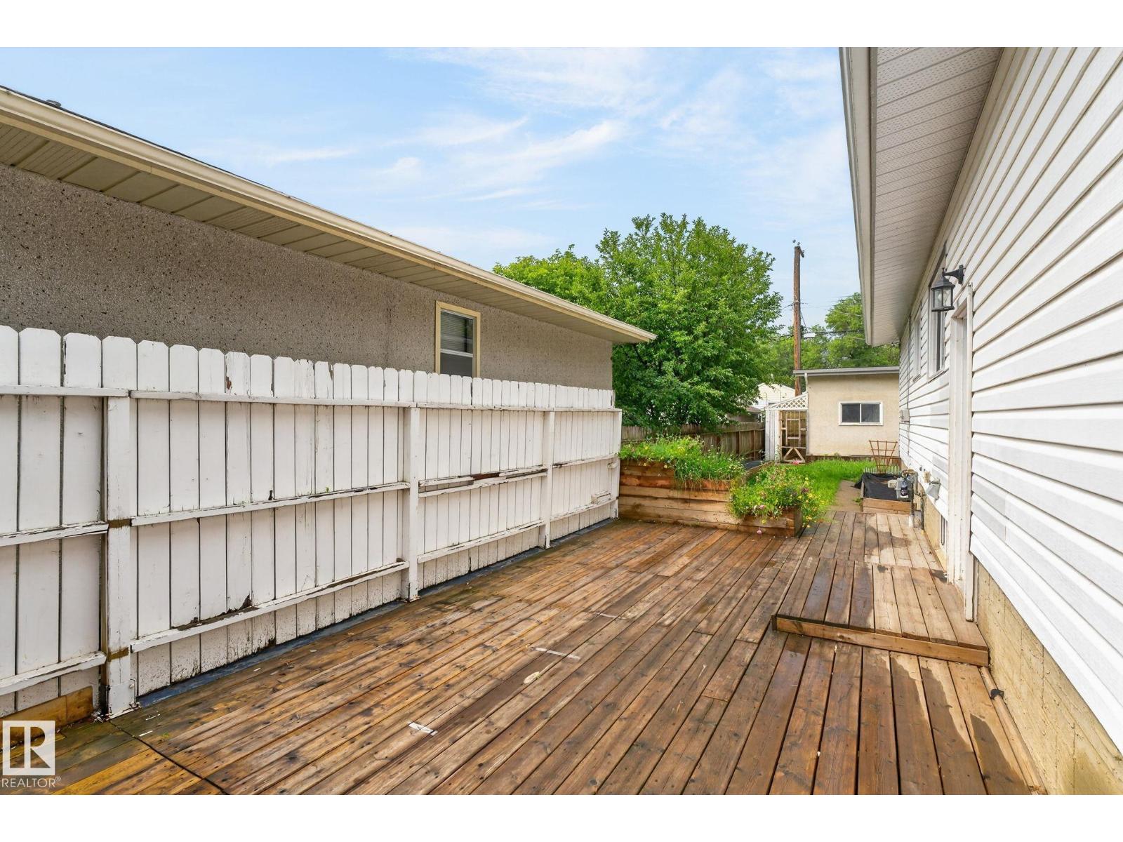 9258 91 ST NW - 51
