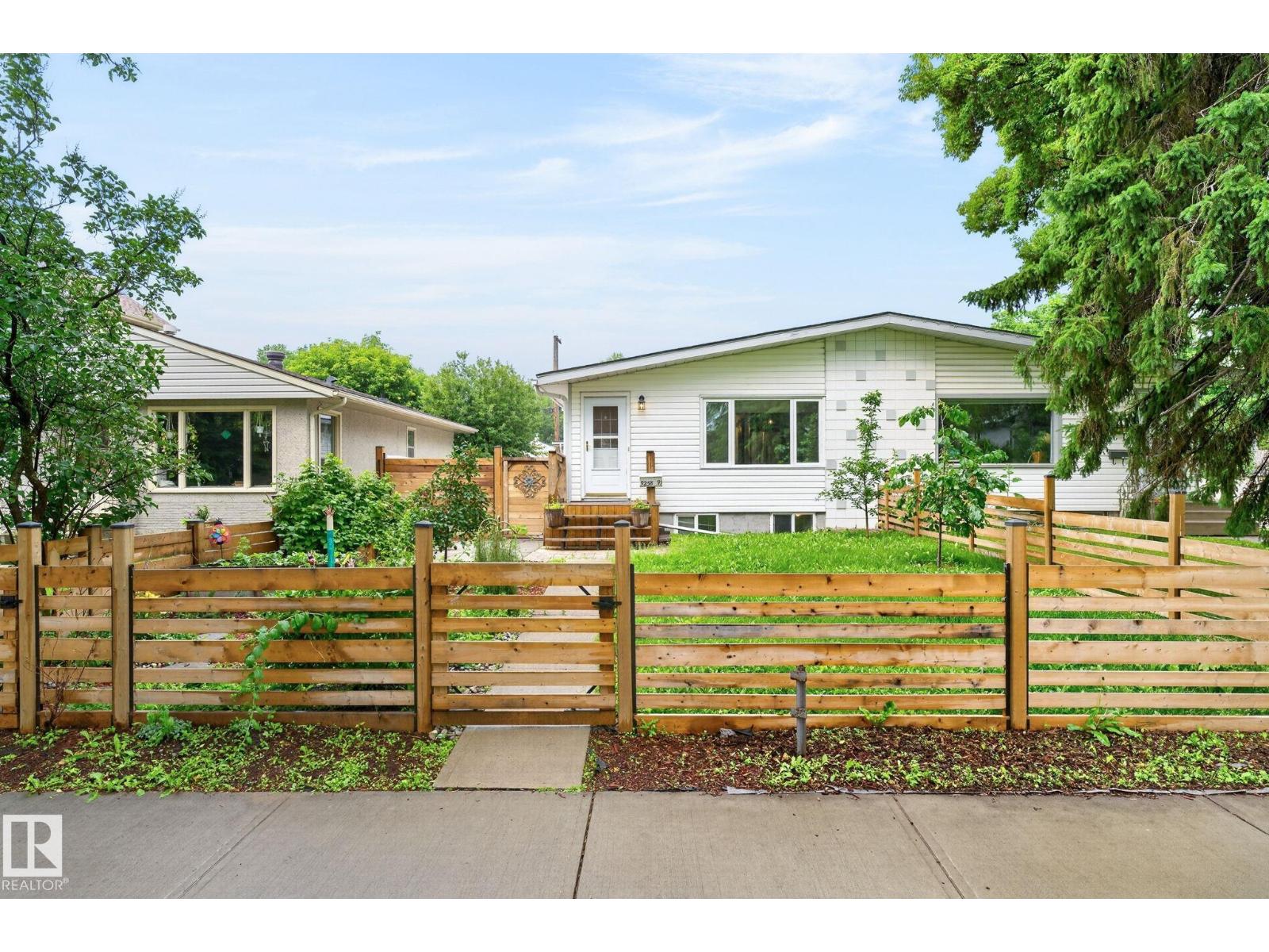 9258 91 ST NW - 1