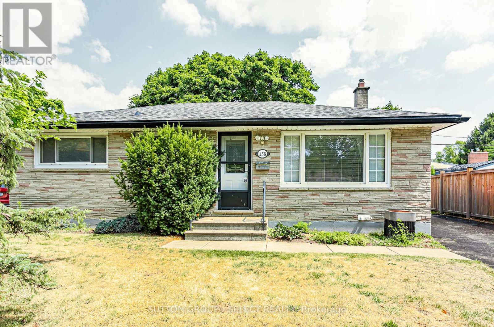256 TWEEDSMUIR AVENUE - 1