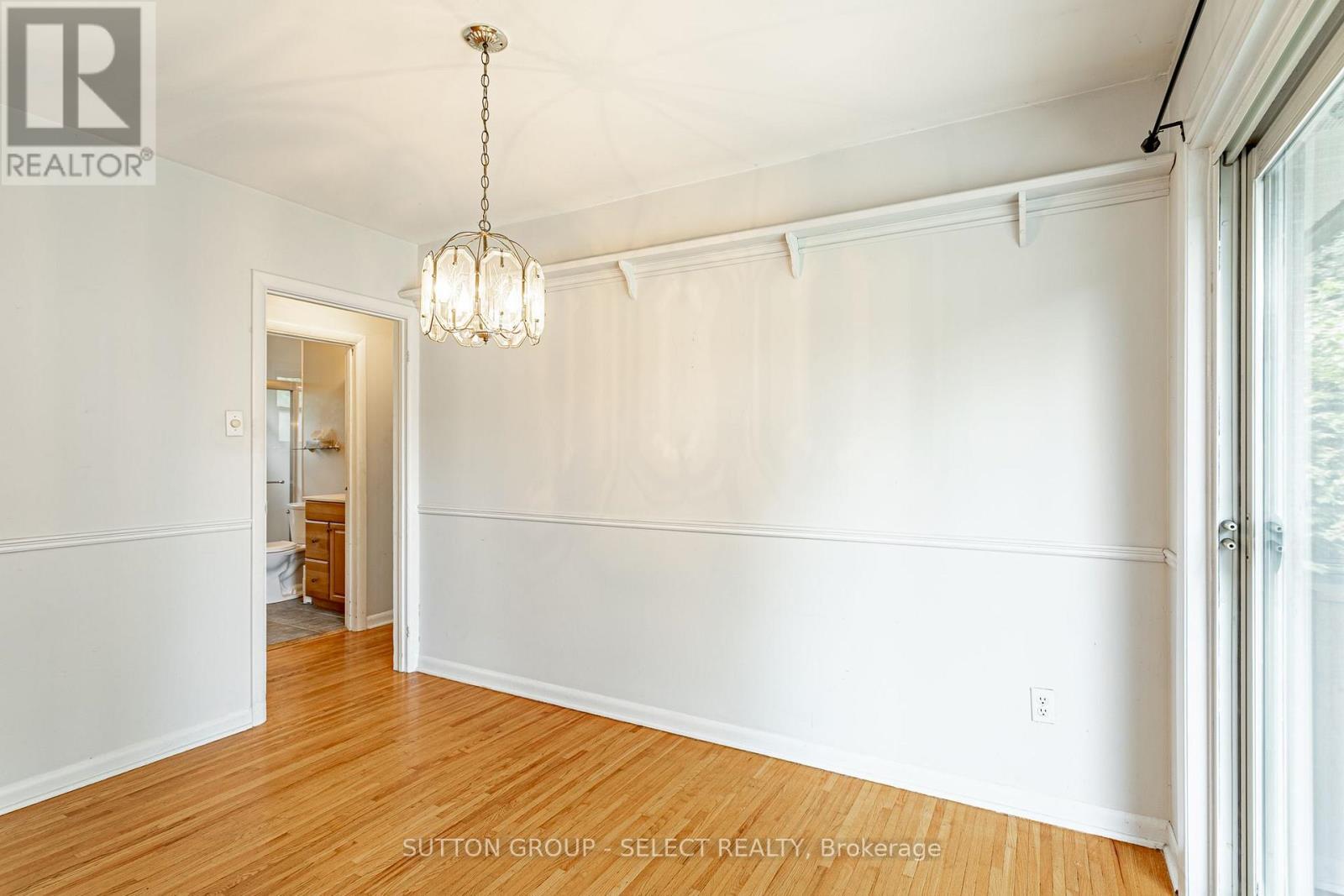 256 TWEEDSMUIR AVENUE - 10