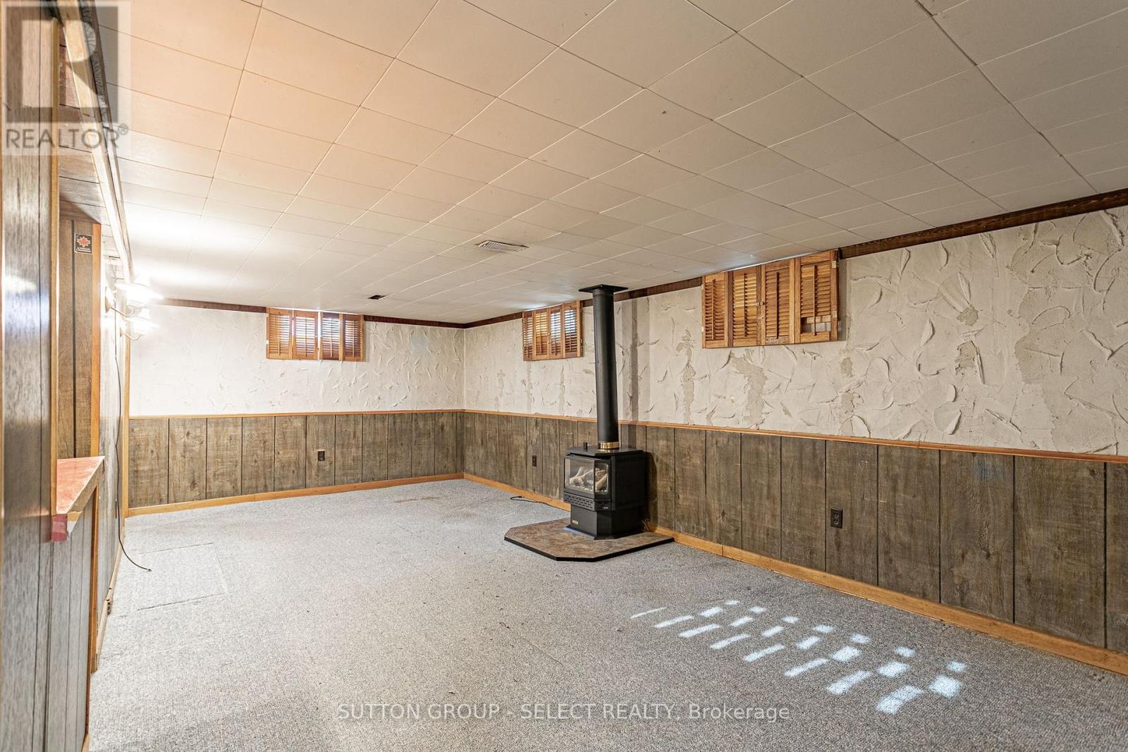 256 TWEEDSMUIR AVENUE - 16