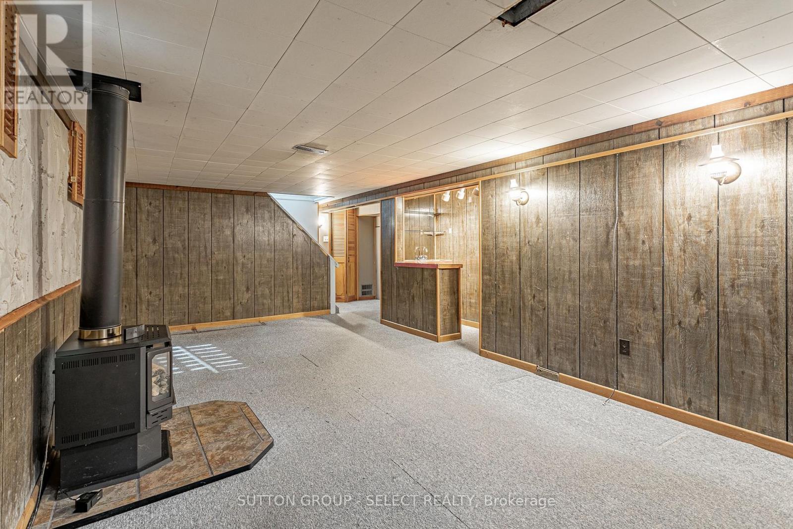 256 TWEEDSMUIR AVENUE - 17