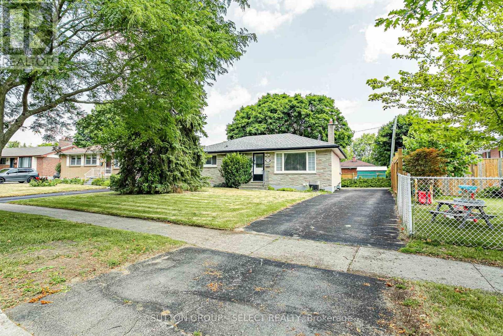 256 TWEEDSMUIR AVENUE - 2