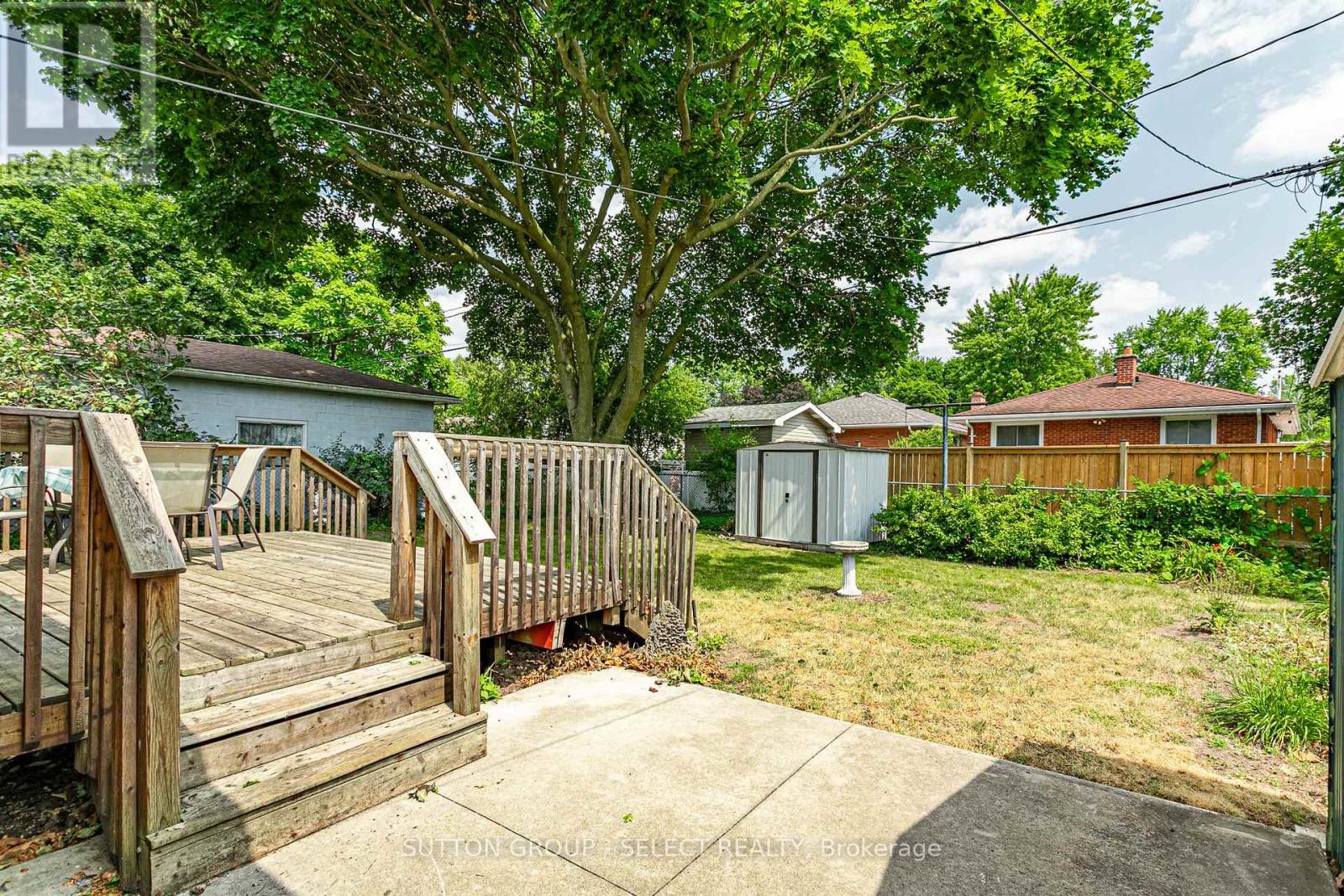 256 TWEEDSMUIR AVENUE - 21