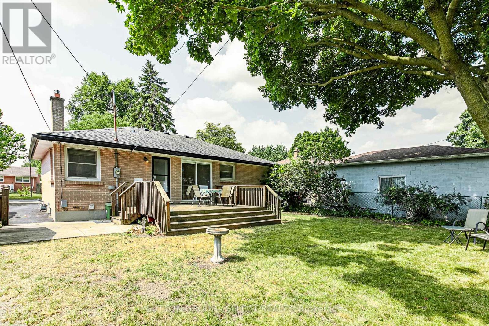 256 TWEEDSMUIR AVENUE - 22