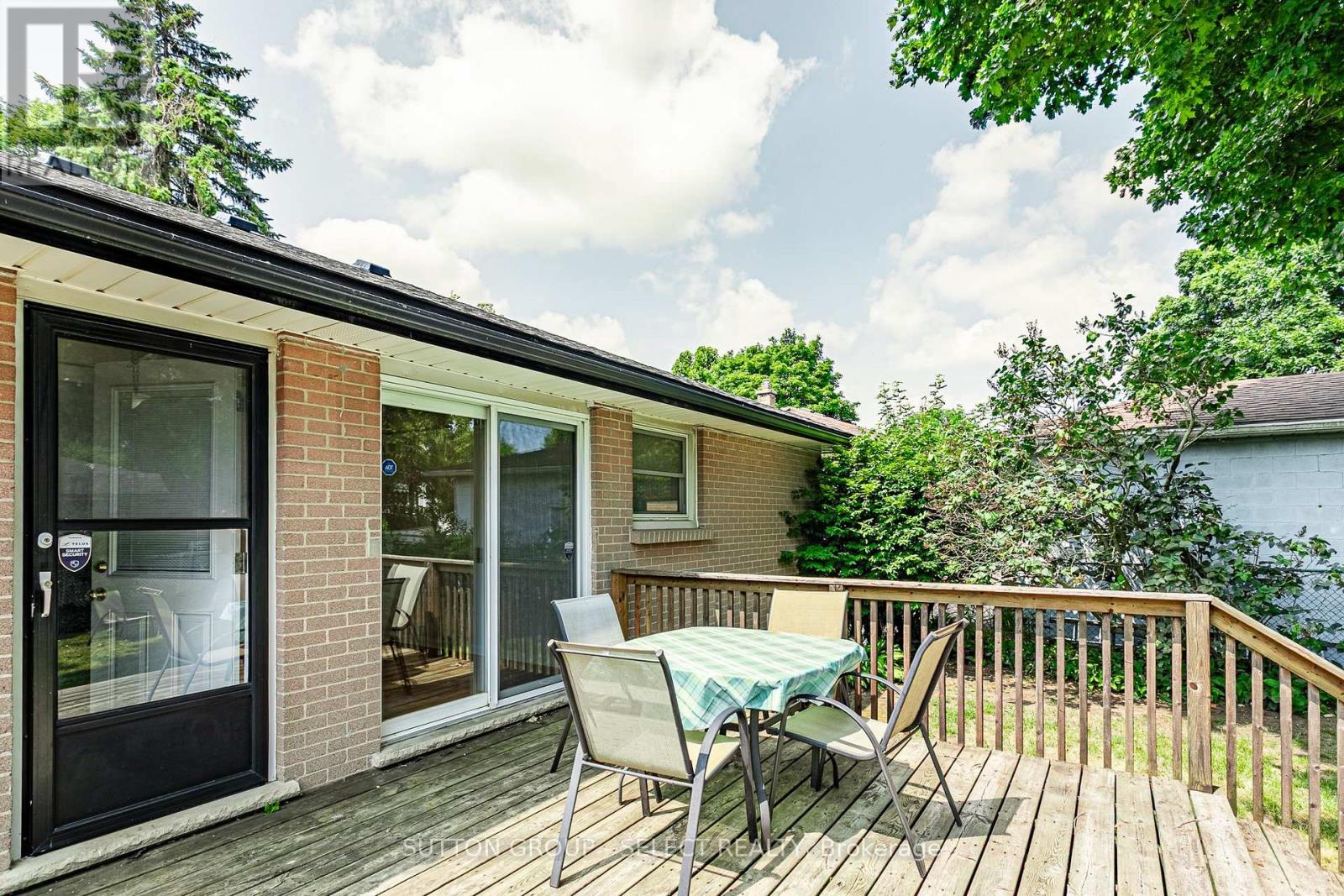 256 TWEEDSMUIR AVENUE - 24