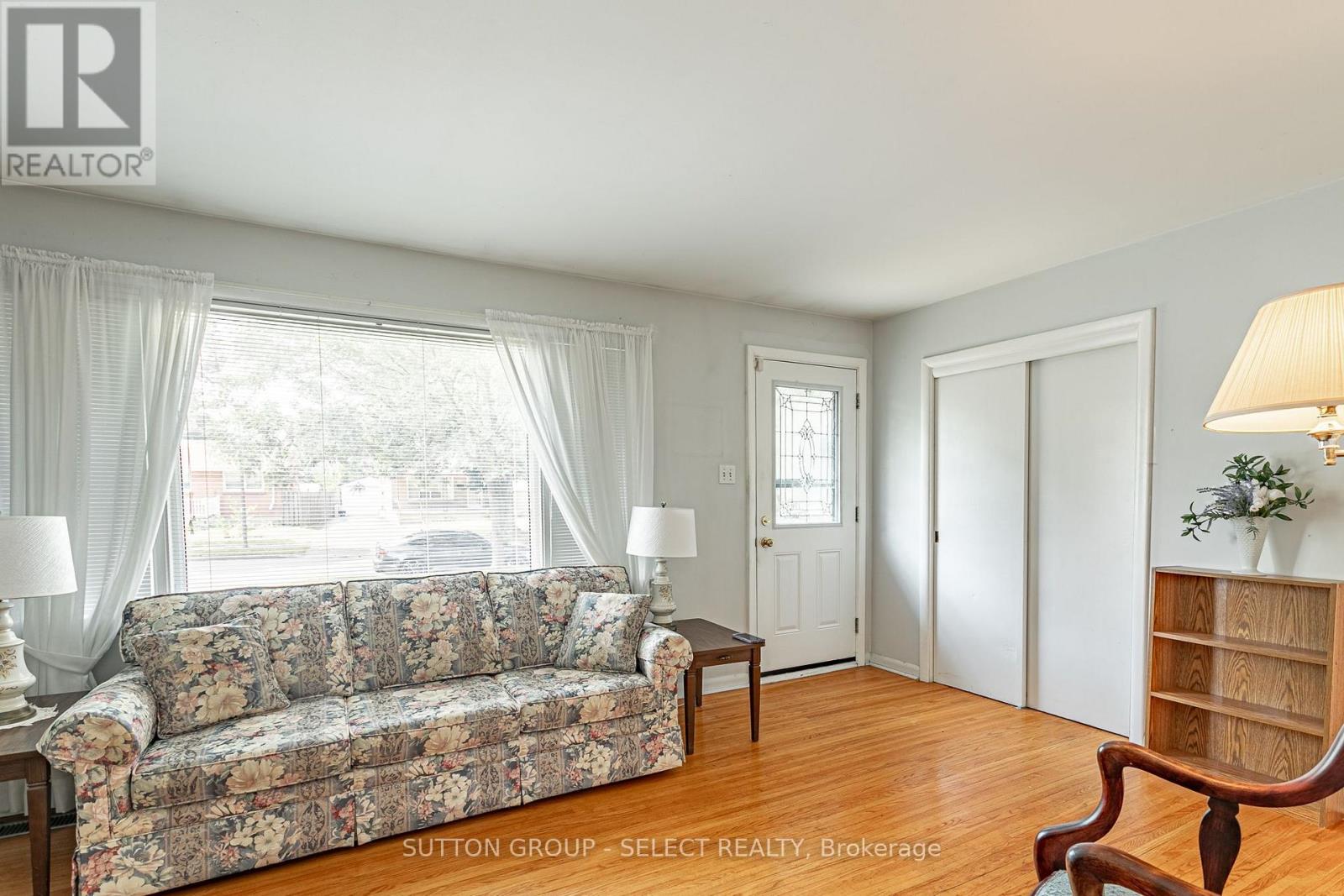 256 TWEEDSMUIR AVENUE - 3